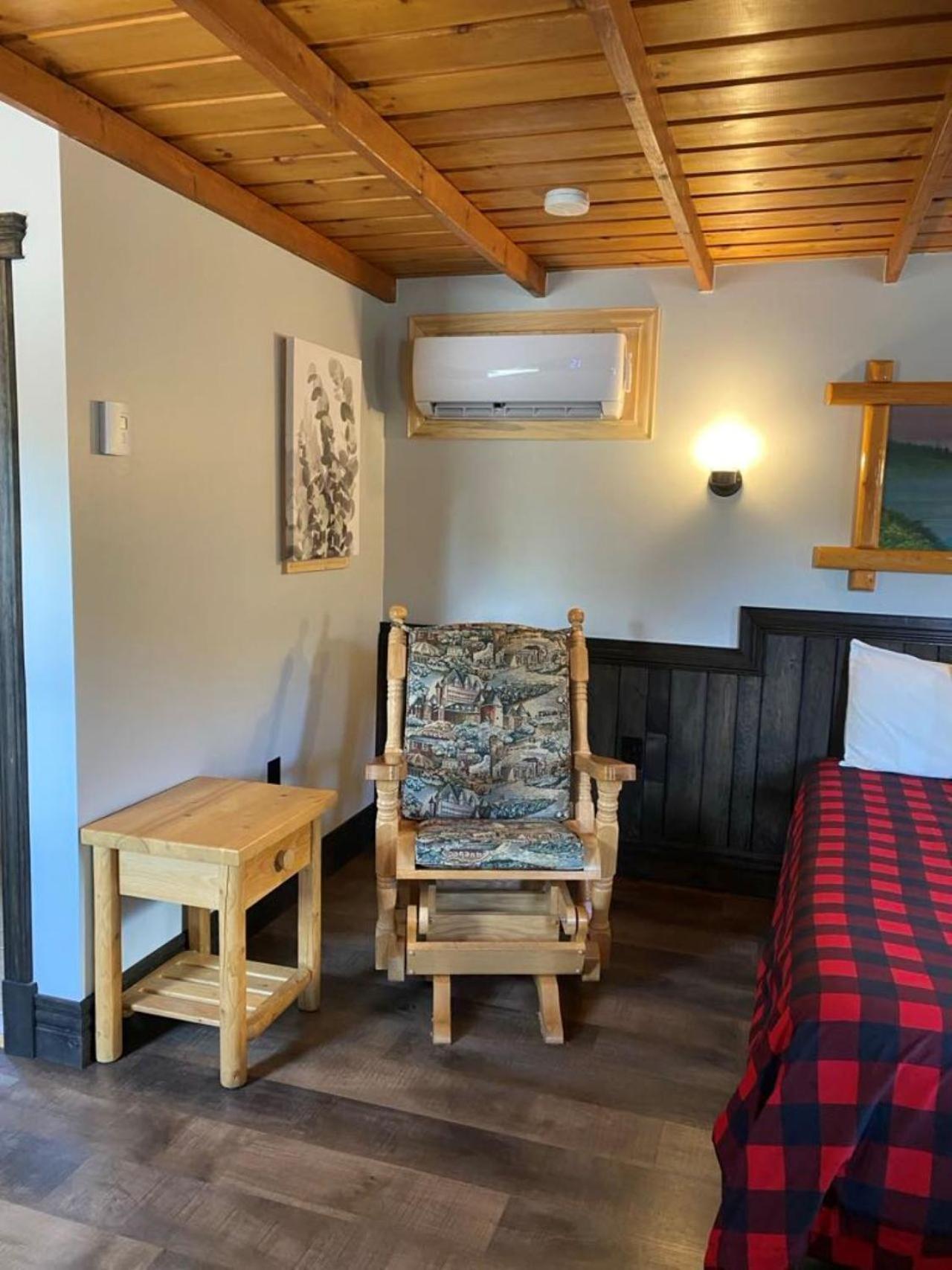 Auberge Micky Inc Едмъндстън Екстериор снимка