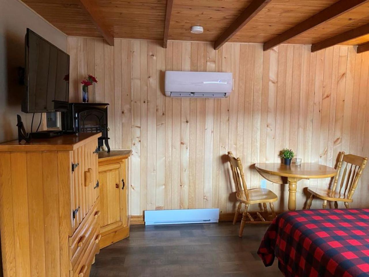 Auberge Micky Inc Едмъндстън Екстериор снимка