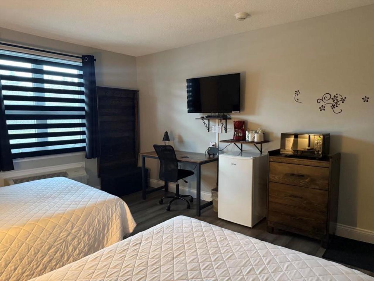 Auberge Micky Inc Едмъндстън Екстериор снимка