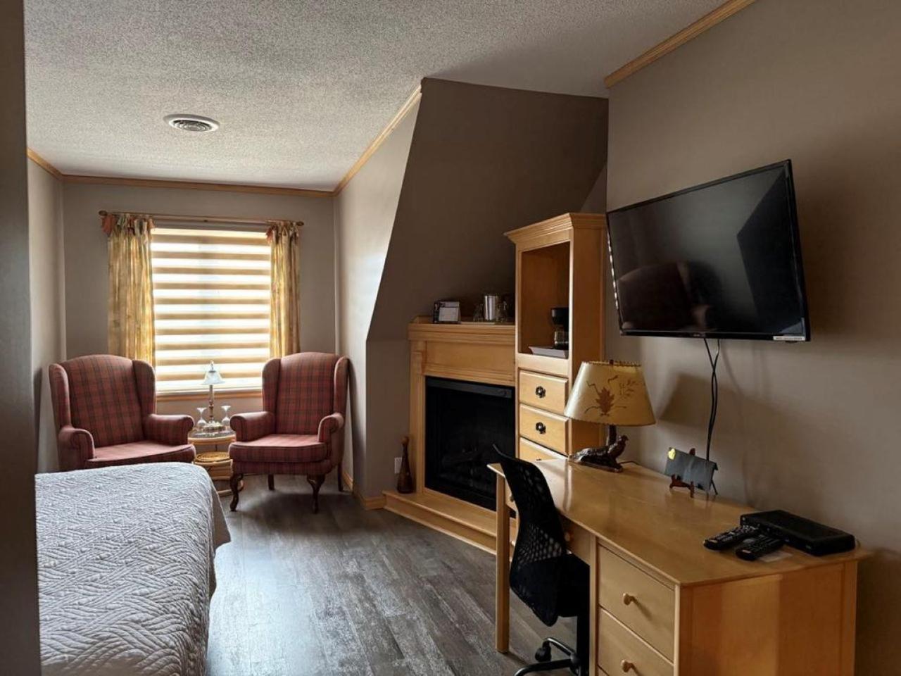 Auberge Micky Inc Едмъндстън Екстериор снимка