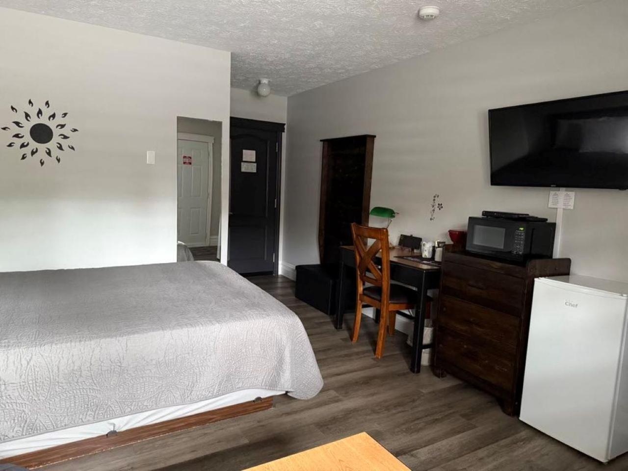 Auberge Micky Inc Едмъндстън Екстериор снимка